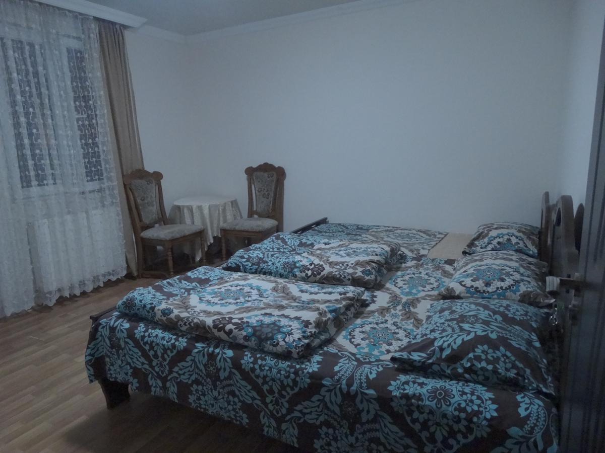 Gulnasi'S Guesthouse Batoemi Buitenkant foto