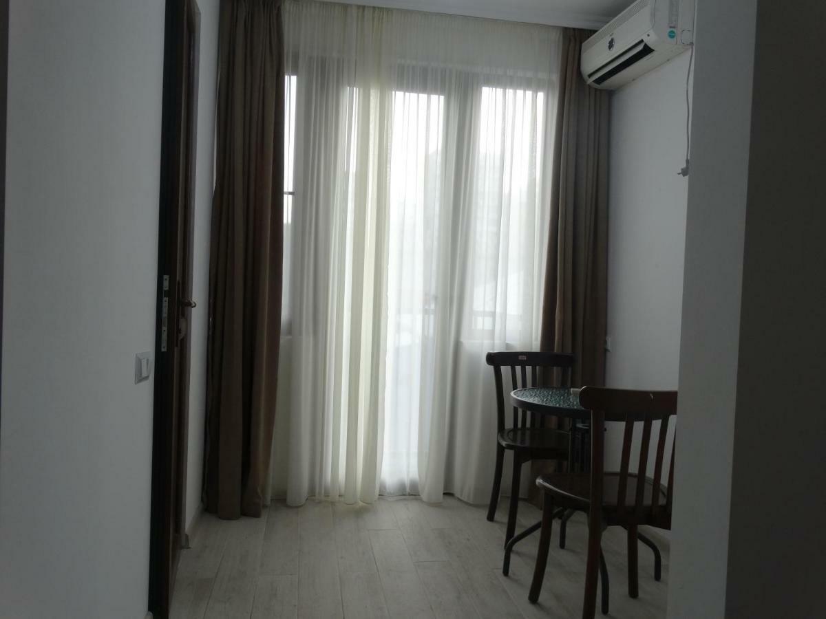 Gulnasi'S Guesthouse Batoemi Buitenkant foto